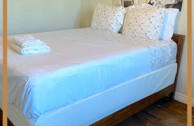 Your Queen Studio-Perfect for Two!