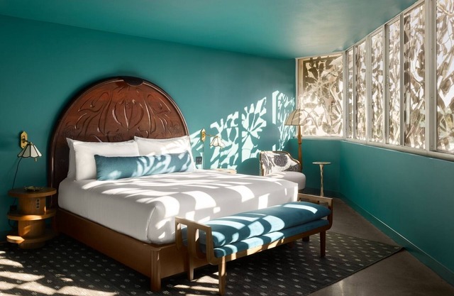 Your Relaxing Getaway Awaits! Exclusive Spa, Rooftop Pool in the Heart of Miami