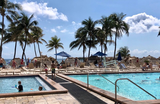 Your Relaxing Getaway Awaits! 4 Great Units, Pool, Pets Allowed