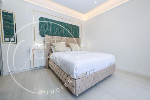 Your suite Champs Elysées calm and stylish