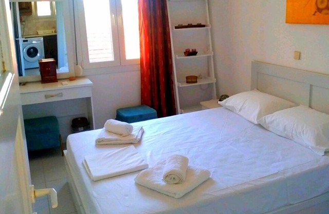 YourHome2n4-7 min Walking distance to the market, restaurants, bars and beach!