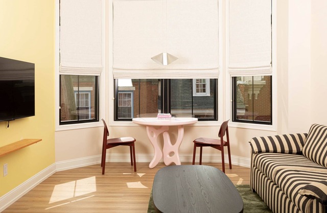 Yowie - Suite 301 One Bedroom King