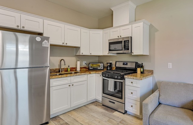 Yuma Studio w/ Patio: Walk to Dining, Coffee Shops