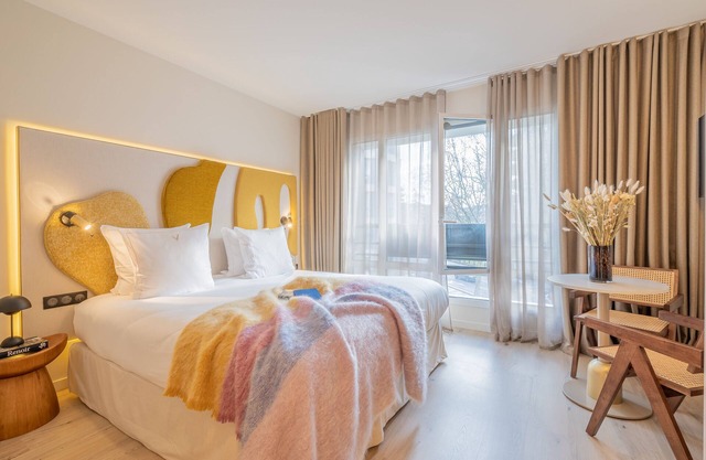 Yuna Porte Maillot - ApartHotel