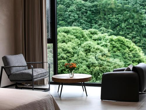 Yunmanshanju Homestay -Zhangjiajie National Forest Park Branch - Free pick-up and drop-off service at the south gate of the Forest park is provided