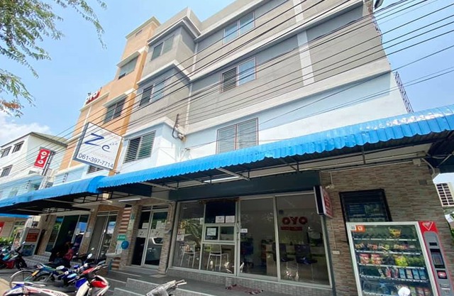 Ze Residence Ram Intra