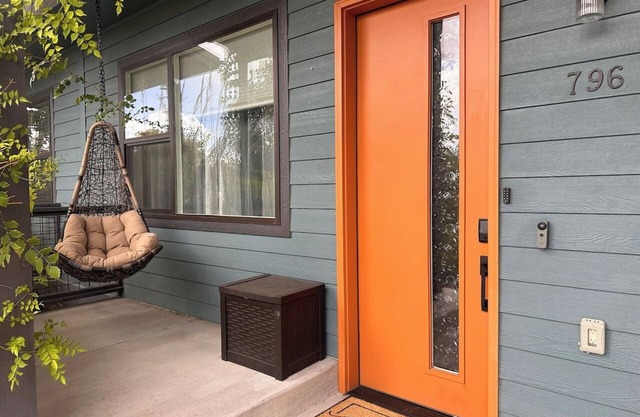 Zen Junction: Pet-Friendly Jam Studio Oasis