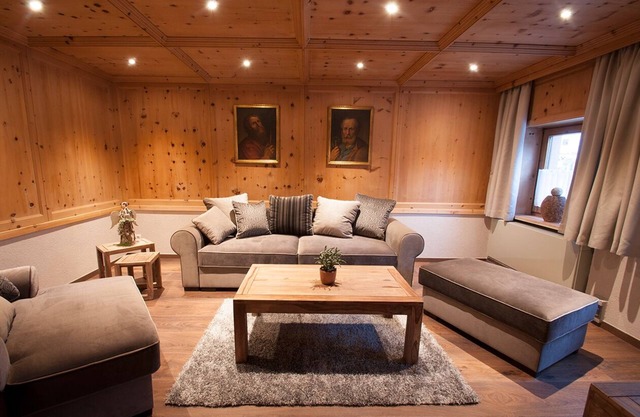 Zirbenwohnung Haus Rose: The cozy family and pet vacation apartment.