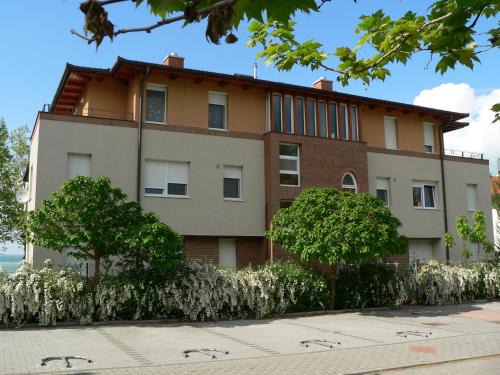 Balatonboglar Apartment | Ágnes Apartman - közvetlen Balaton-parti szálláshely