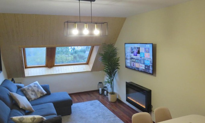 Canfranc-Estacion Apartment | Ático Dúplex reformado con vistas a la montaña