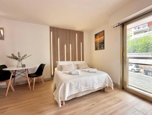 Carnot Apartment | Évasion Cannes : Baignoire spa, AC, Wifi, Netflix