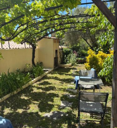 Les Pennes-Mirabeau Apartment | Évasion en Provence Bas de Villa avec Jardin & Vignes, Soleil & Fraîcheur