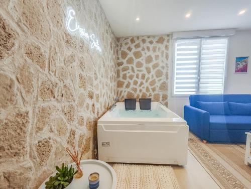 Sainte Marie - Saint Leon Apartment | Évasion Santorin - Jacuzzi & Relax