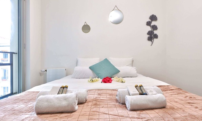 19th Arrondissement Apartment | Évasion urbaine contemporaine, quartier Villette