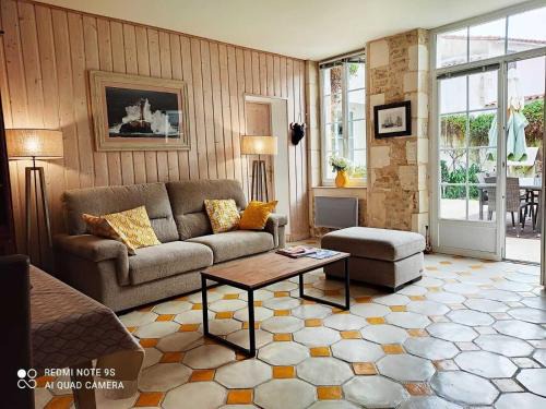 Le Bois-Plage-en-Re House | île de Ré , maison de ville typique rétaise au Bois-Plage