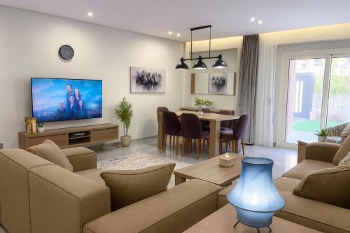 Sheikh Zayed City Apartment | شقة فاخرة 3 غرف نوم و حديقة خاصة في الشيخ زايد - Zayed Suites A