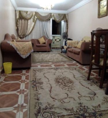 Bab Sharqi Apartment | شقق هوليداي شقة لك بالكامل ثلاث غرف و حمام و مطبخ و انتريه و شرفة