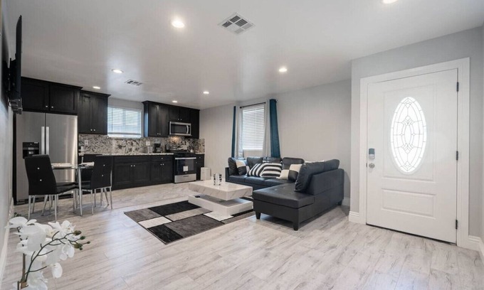 Park Mesa Heights House | ৎ୭ Charming Home in LA ৎ୭ Prime location, Update