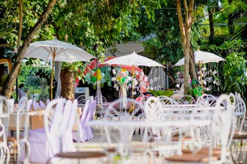 Nai Mueang Hotel | ชญาดา การ์เด้นเฮาส์ & รีสอร์ท Hotel