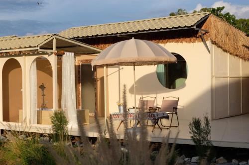 Kanchanaburi House | นานาก๋างโต้ง คาเฟ่&Glamping