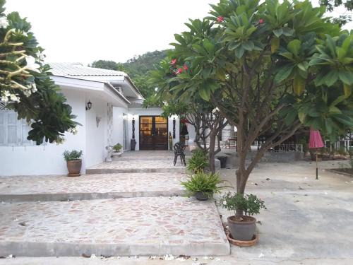 Kanchanaburi House | โรสชาเลต์ Rose Chalet