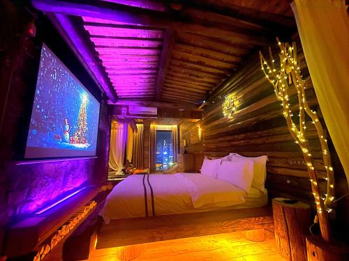 Chongqing University Town Ski Chalet | 哲帆民宿 大学城龙湖u城百年风化老木屋店