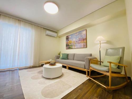 Agia Paraskevi Apartment | 地铁站旁，免费停车，安静舒适街区，精品两卧室大露台公寓，治安好