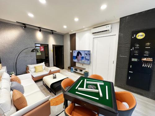 Hengchun House | 日沐澄旅 l 家人聚會 l 烤肉 l 戲水池 l 電動麻將 l KTV l 影音TV