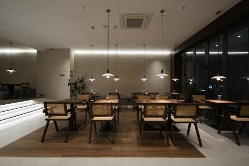 Downtown Hangzhou Hotel | 画舍 Colorstory Hotel