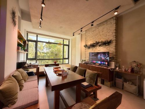 Jiaoxi Villa | 礁溪好好沐包棟溫泉Villa 龜山島景觀 客餐廳可開伙 KTV Netflix 禁菸 戶外平面停車