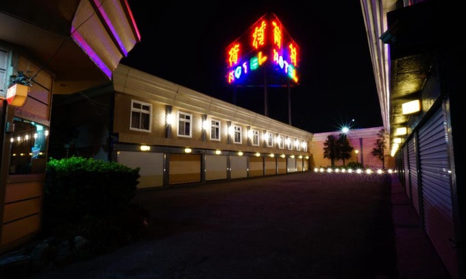 Wuqi District Hotel | 荷村 Motel