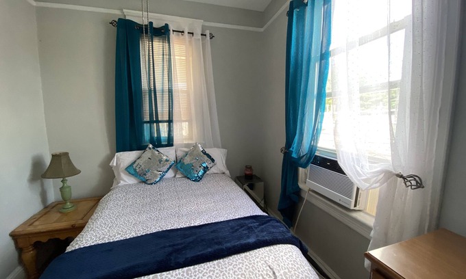 North Bergen Apartment | 00 Cozy apt and easy transportation to New York City