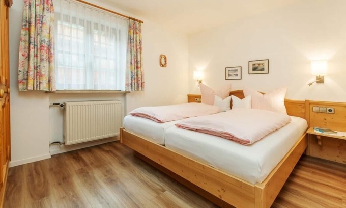 Entfelden Apartment | (01) Komfortable Drei-Raum-Ferienwohnung, Küche und Balkon
