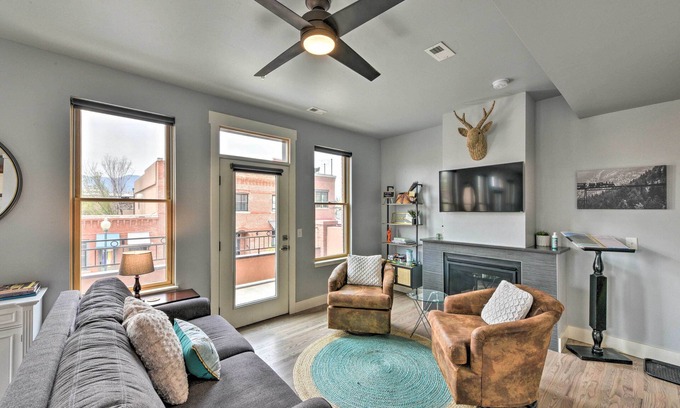 Salida Condo | 0660: Dtwn Salida Condo w/Balcony