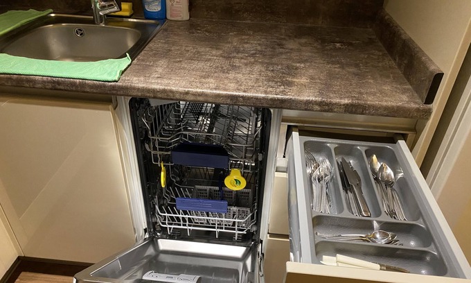 Zeytinburnu Apartment | 1+1 private apartment in a secure block, wifi, pool, self cooking, central,metro