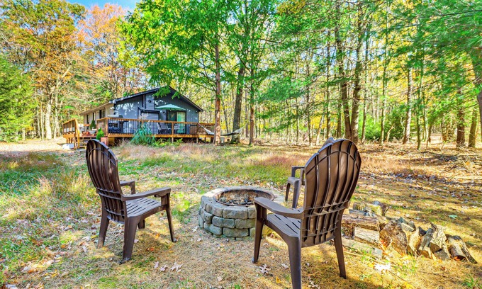 Jim Thorpe Cabin | 1/2 Mi to Bear Creek Lake: Gem w/Fire Pit!