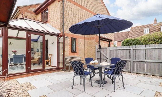 Elmswell Cottage | 1 BARBERS ROW, romantic, with a garden in Elmswell, Suffolk