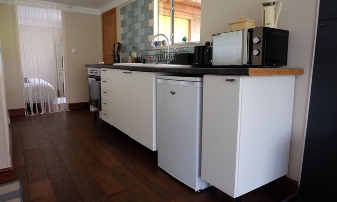 Broadwindsor Cabin | 1 Bed Cabin - Sleeps 2 - 15 Mins From Lyme Regis