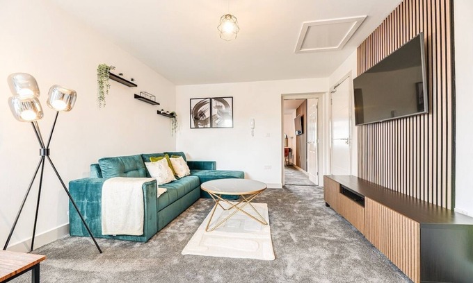 Manchester Apartment | 1-Bed Failsworth Hideaway - Sleeps 4