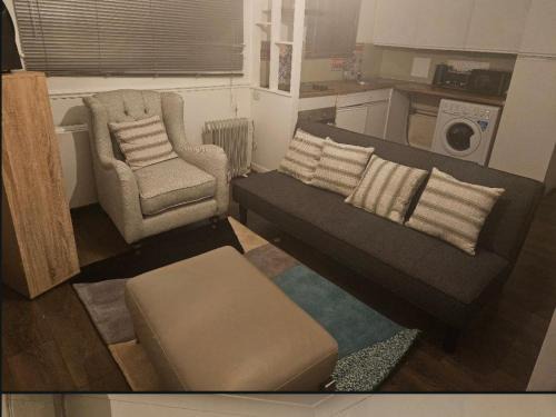 Harold Wood House | 1 Bed House Sleeps 2 -Free Parking -Tv