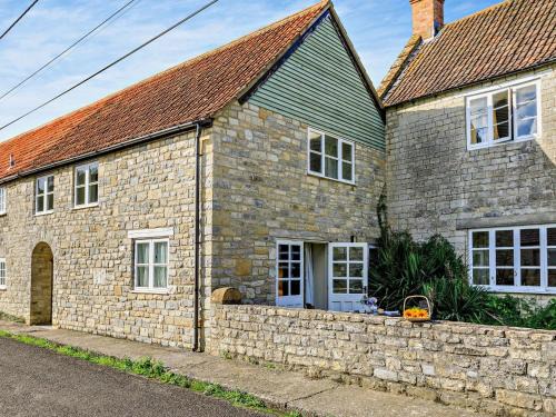 West Camel House | 1 Bed in Castle Cary POLOC
