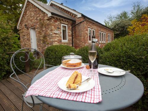 Saltmarshe House | 1 Bed in Howden G0181