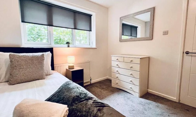 Liverpool House | 1 Bed Townhouse-Sleeps 5-Free Parking-Pets