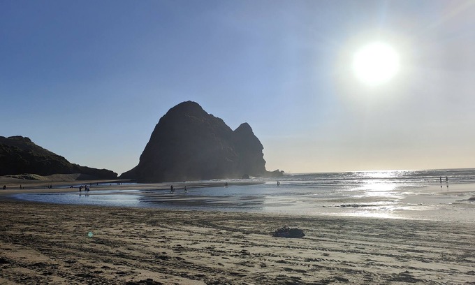 Karekare House | 1 Bed Tranquil Nature Escape with Stunning views, Spa, Beaches & Stargazing.