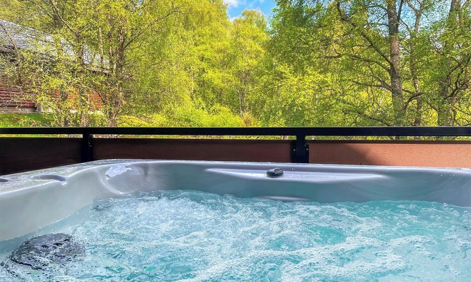 Clova Ski Chalet | 1 bedroom accommodation in Nr Kirriemuir