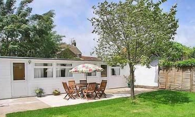 Rustington Cottage | 1 bedroom accommodation in Rustington, near Littlehampton