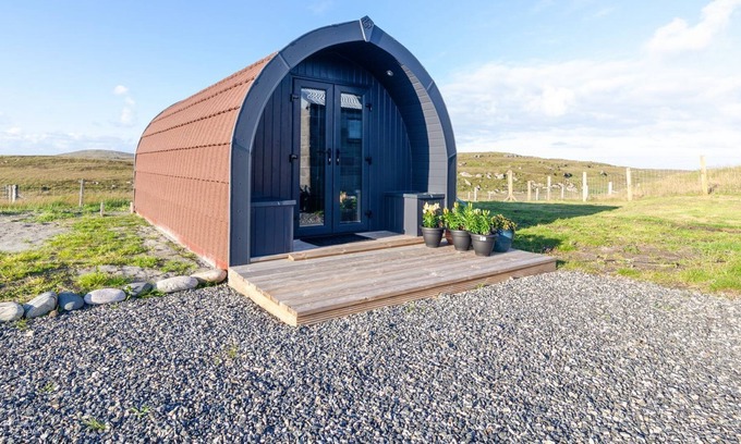 Isle of North Uist Cottage | 1 bedroom accommodation in Newtonferry