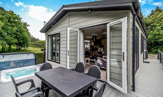 Earls Colne Ski Chalet | 1 bedroom accommodation in Earls Colne, Colchester