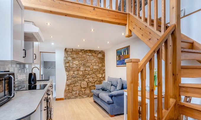 Ammanford Cottage | 1 bedroom accommodation in LlandyFan, near Ammanford