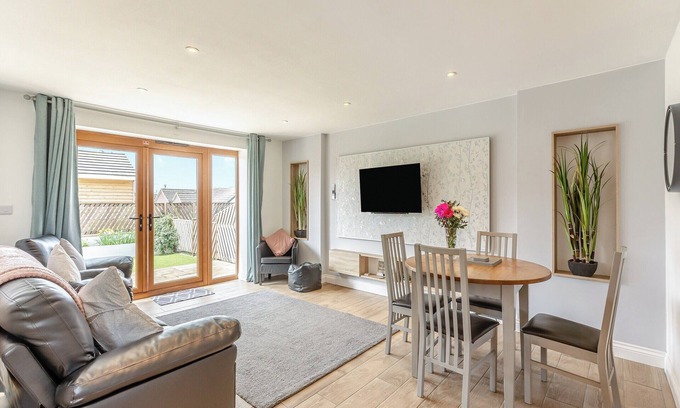 Axminster Cottage | 1 bedroom accommodation in Tytherleigh, near Axminster